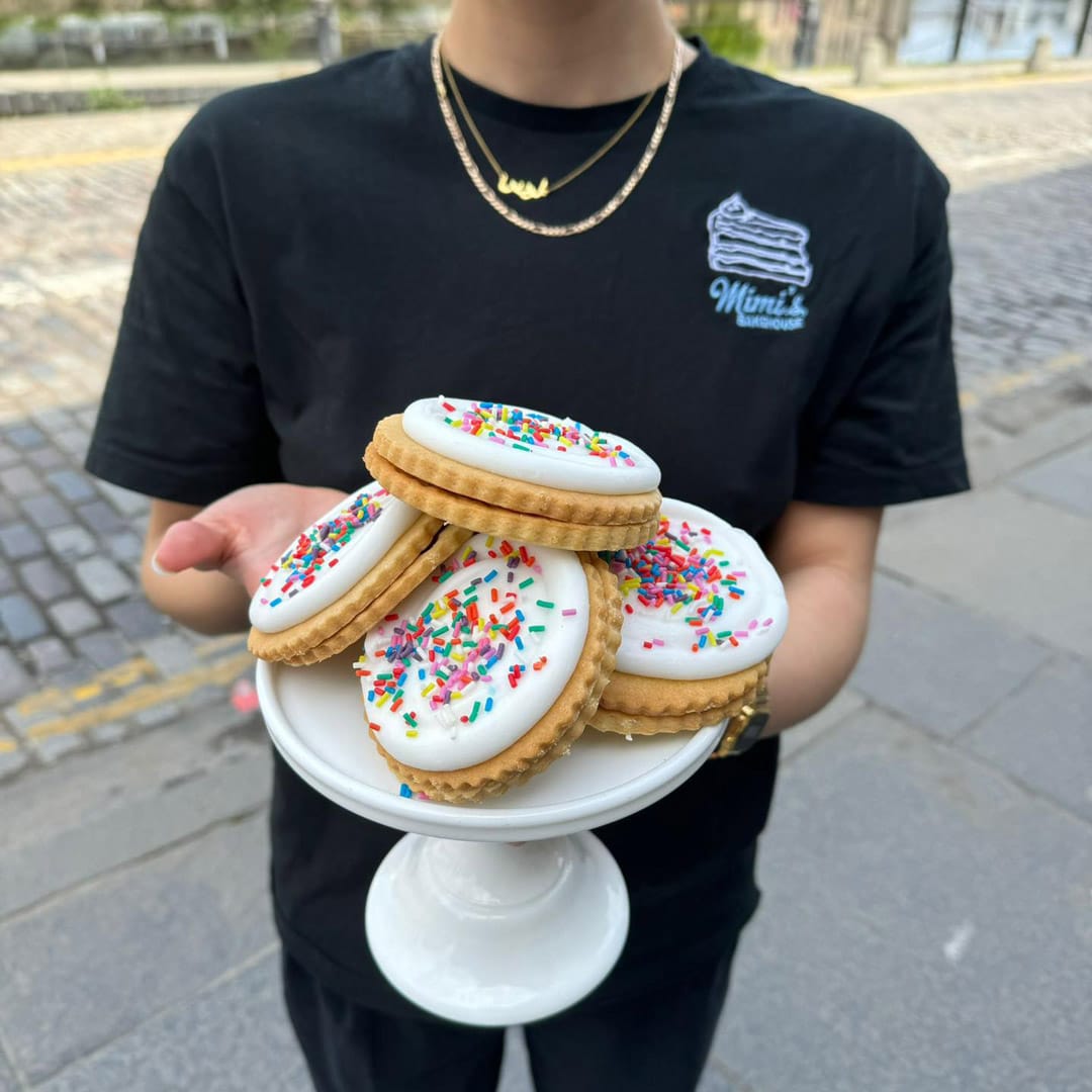 Alternative view of Empire Biscuit Box