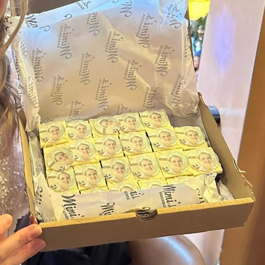 Alternative view of Photo Mini Traybake Box
